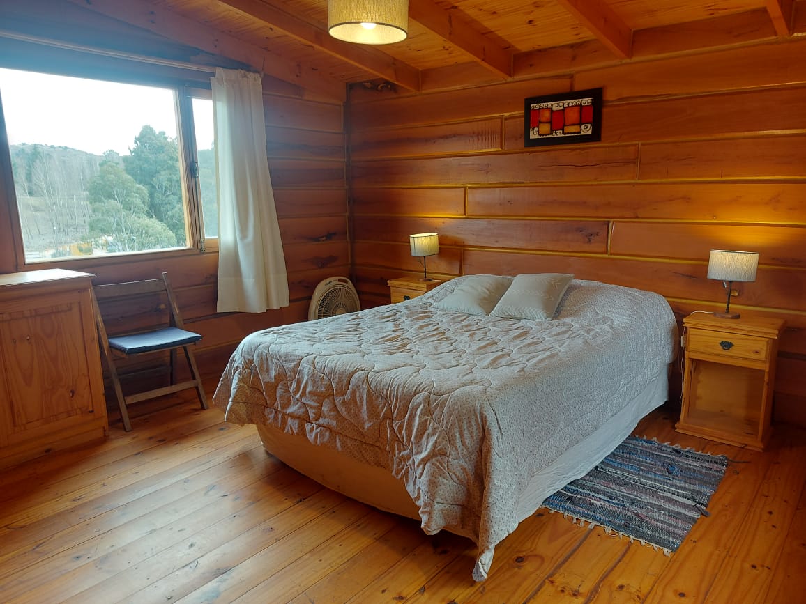 Dormitorio en Entrepiso<br> Mueble con cajones y estantes<br>Ventilador de piso
